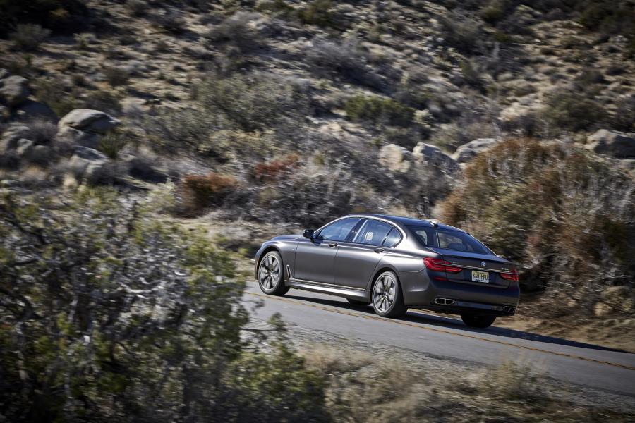  BMW M760i xDrive 2017 года  (NA) (фото 39 из 154)